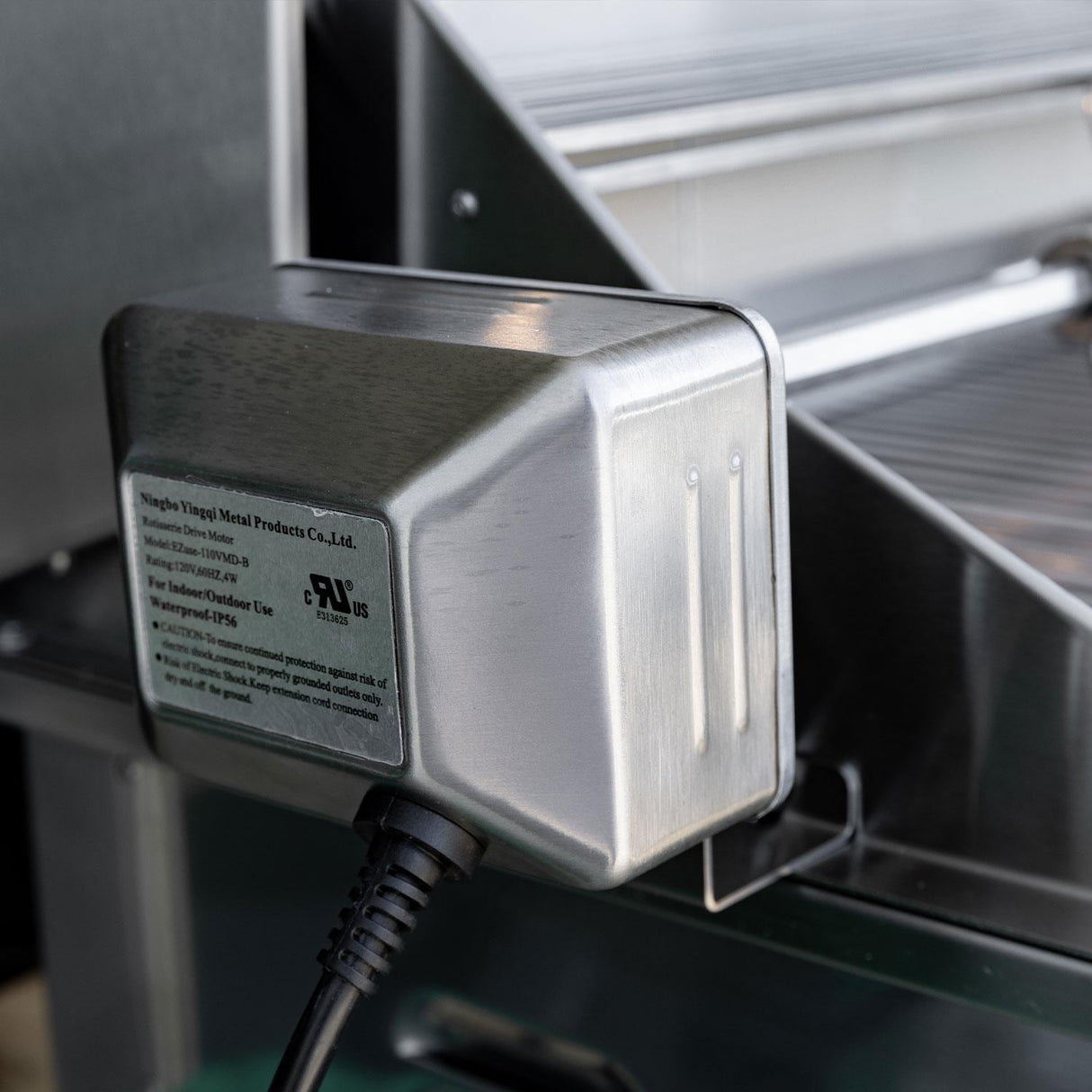 Summerset TRL Pro 40-in 4 Burner Built-In Propane Gas Grill w/ Rear Infrared Burner & Rotisserie Kit - TRLPRO40L