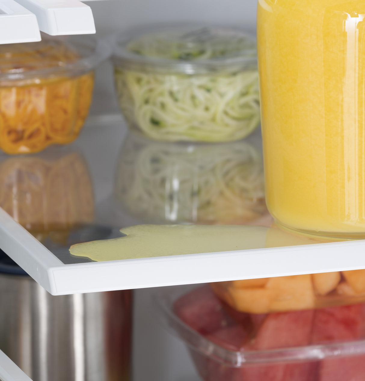 GE(R) ENERGY STAR(R) 27.0 Cu. Ft. French-Door Refrigerator with Internal Water Dispenser - White- (GNE27JGMWW)