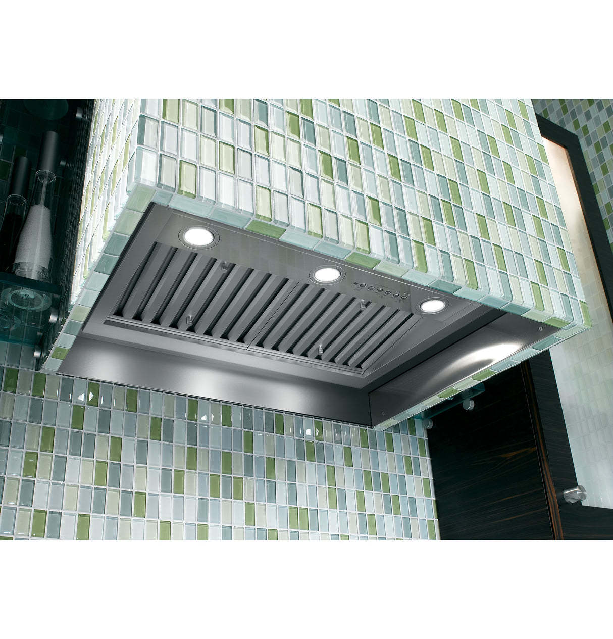 GE UVC9300SLSS - 30 in. Smart Convertible Standard Style Range Hood with 610 CFM, 4 Fan Speeds & 3 LED Lights - Stainless Steel