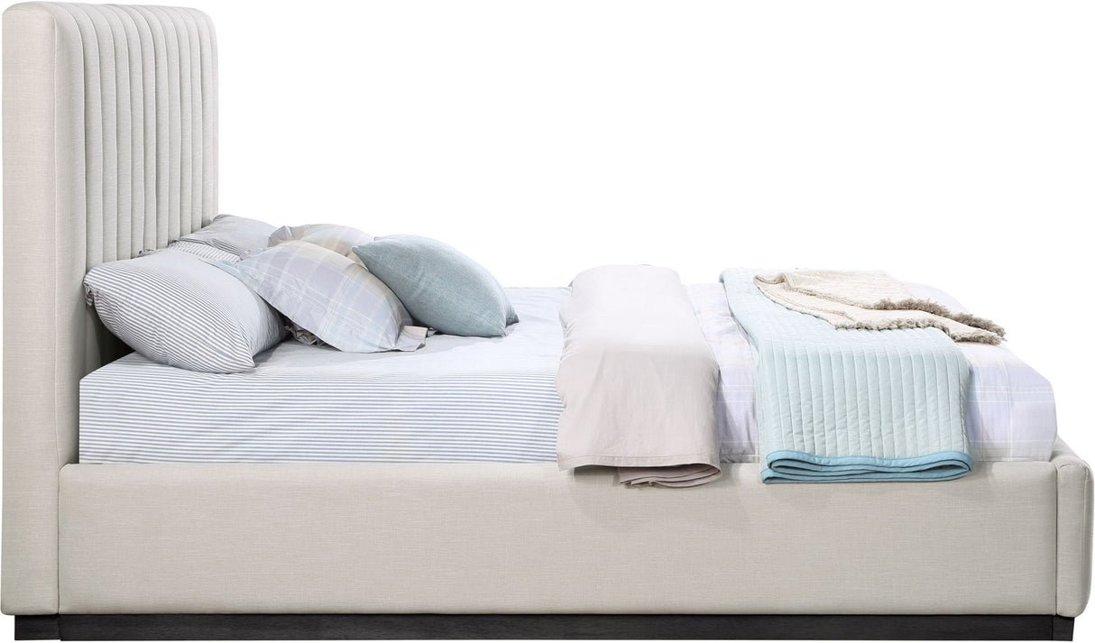 Lucia - Bed