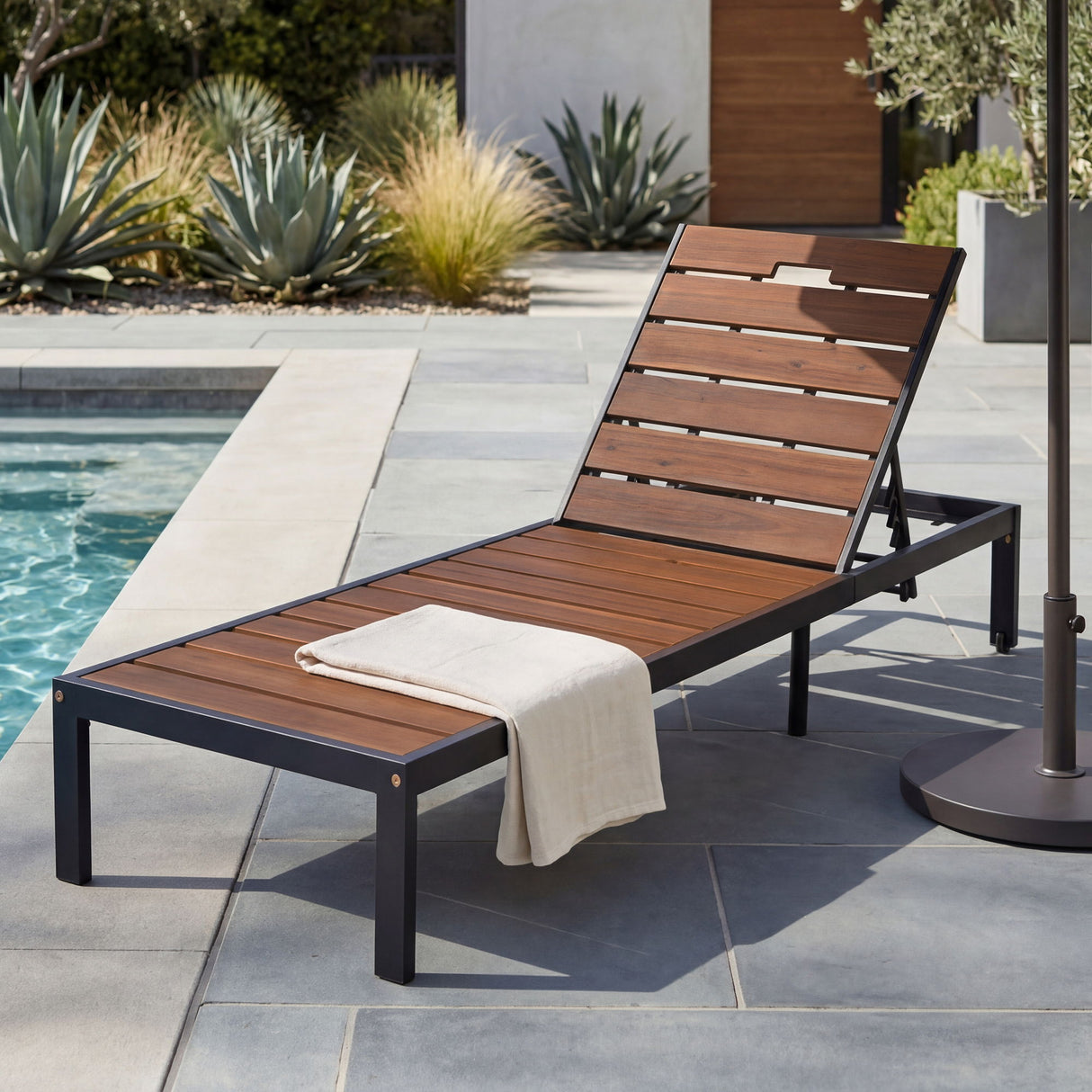 Outdoor Chaise With Adjustable Backrest