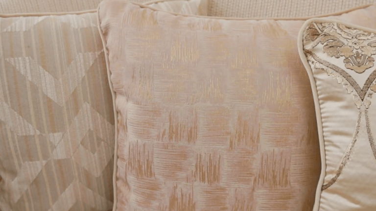 HD-7005 - Sofa - Beige / Gold