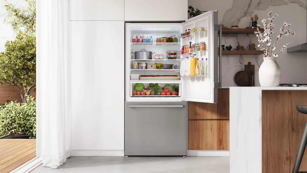 Bosch B33CM10SNS Bottom-Freezer Refrigerator in Fingerprint-Resistant Stainless Steel - image 19