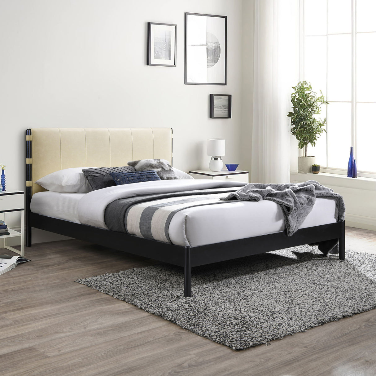 Abigail - Bed