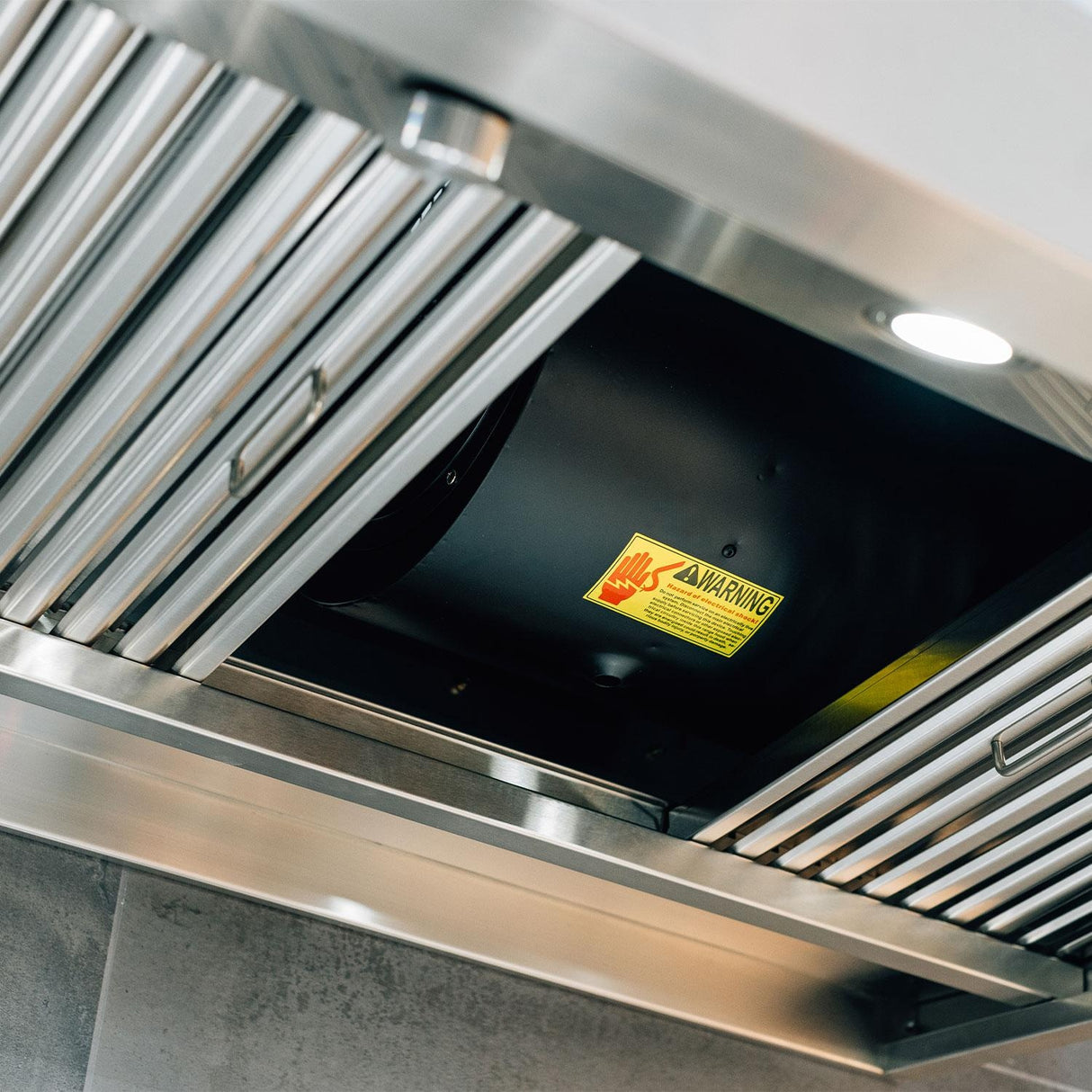 Summerset 42-in Outdoor Rated Vent Hood w/ 2,000 CFM Motor & Mounting Bracket - VH42-2