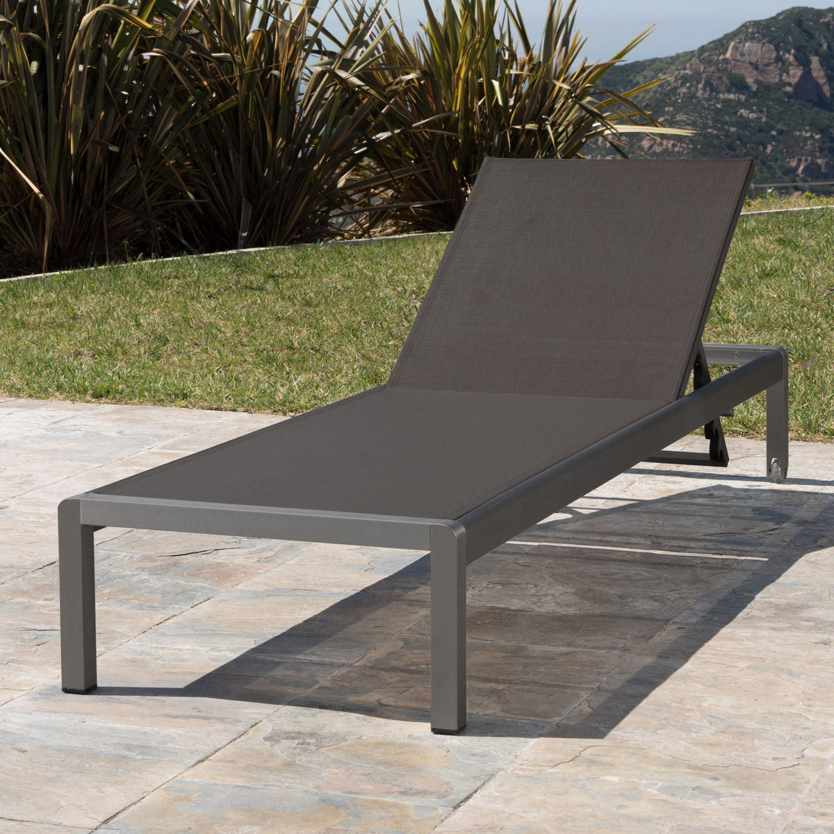 Outdoor Patio Chaise Lounge With 5 Reclining Positions