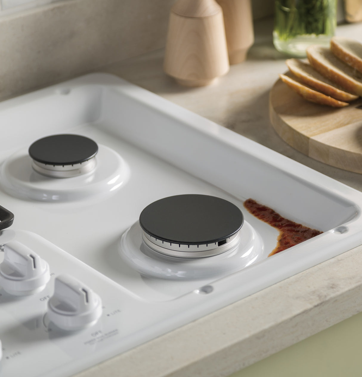 GE JGP3036DLWW - 36 in. 5-Burner Natural Gas Cooktop with Simmer Burner & Power Burner - White