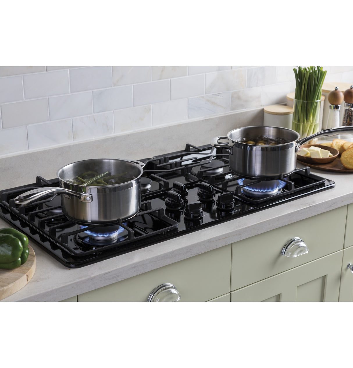 GE JGP3036DLBB - 36 in. 5-Burner Natural Gas Cooktop with Simmer Burner & Power Burner - Black
