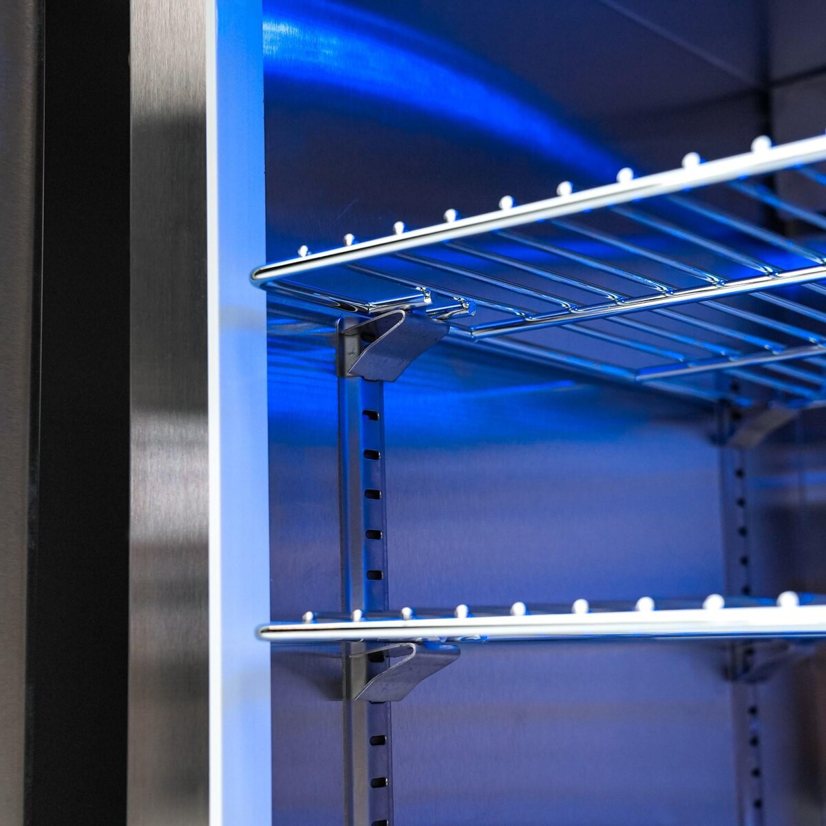 Mont Alpi Black Series 8.5 Ft L-Shaped Propane Outdoor Kitchen Island w/ Side Burner & Fridge - MAi805-BSS90FC