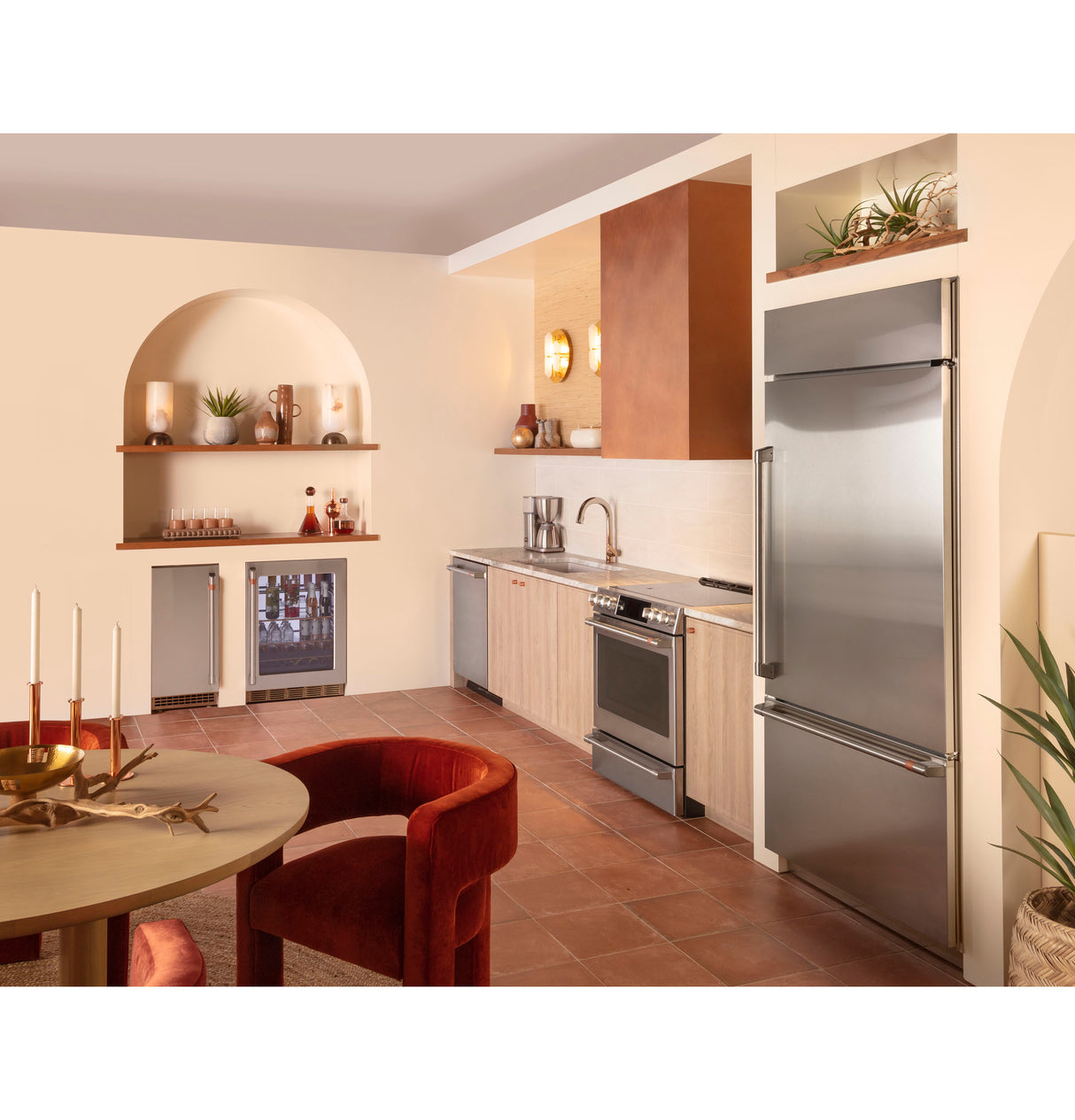 GE UVC9300SLSS - 30 in. Smart Convertible Standard Style Range Hood with 610 CFM, 4 Fan Speeds & 3 LED Lights - Stainless Steel