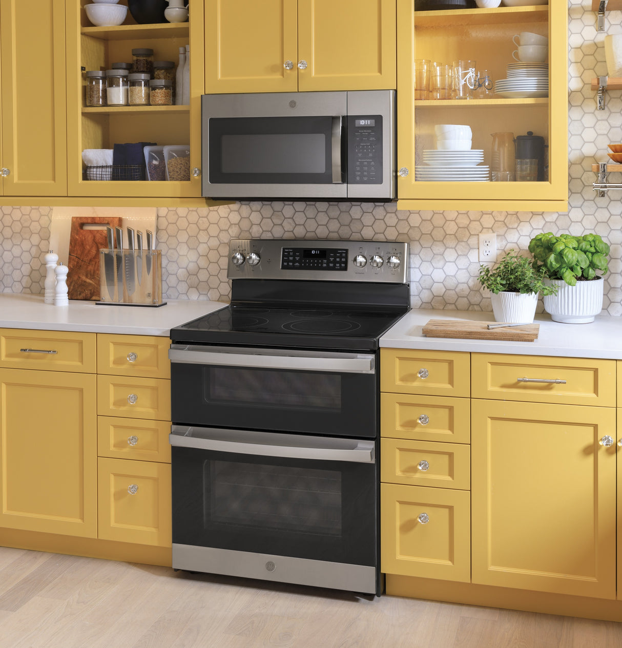 GE JBS86SPSS - 30 in. 6.6 cu. ft. Air Fry Standard Convection Double Oven Electric Range with Smoothtop Burners - Stainless Steel