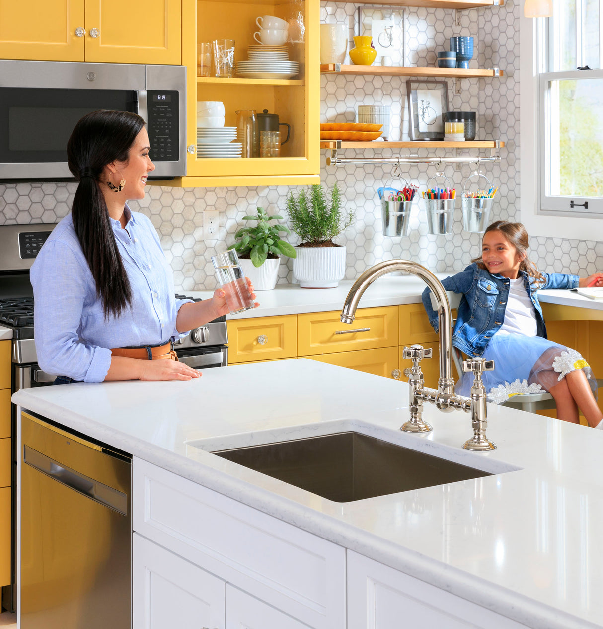 GE(R) ENERGY STAR(R) Fingerprint Resistant Top Control with Stainless Steel Interior Dishwasher with Sanitize Cycle & Dry Boost - (GDP645SYNFS)