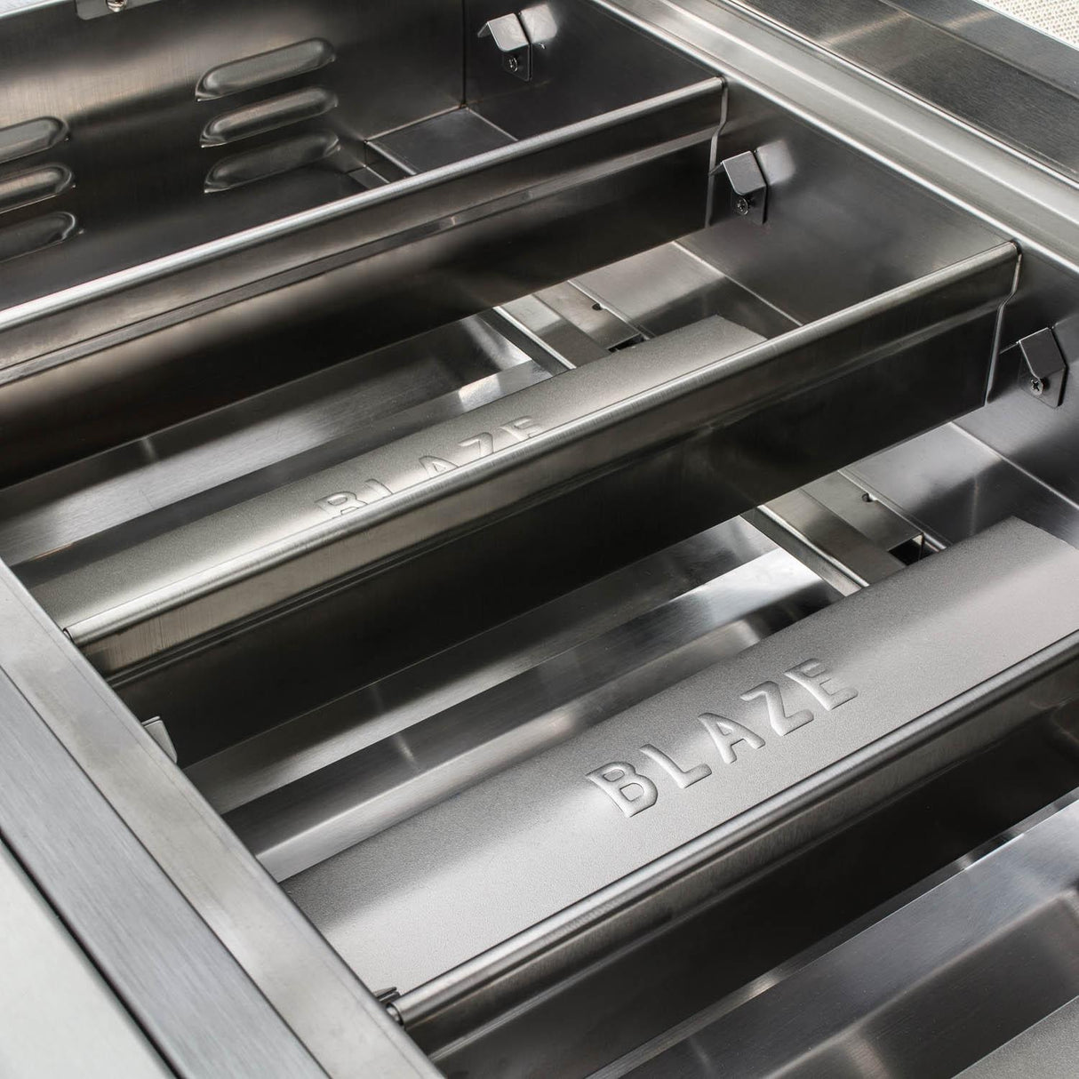 Blaze LTE 32-Inch 4-Burner Built-In Natural Gas Grill w/ Rear Infrared Burner & Grill Lights - BLZ-4LTE2-NG