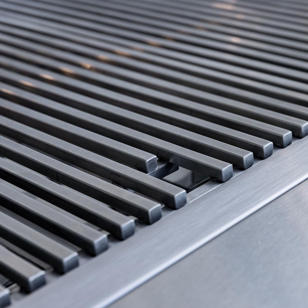 Summerset TRL Pro 32-in 3 Burner Natural Gas Grill on Deluxe Cart w/ Rear Infrared Burner & Rotisserie Kit