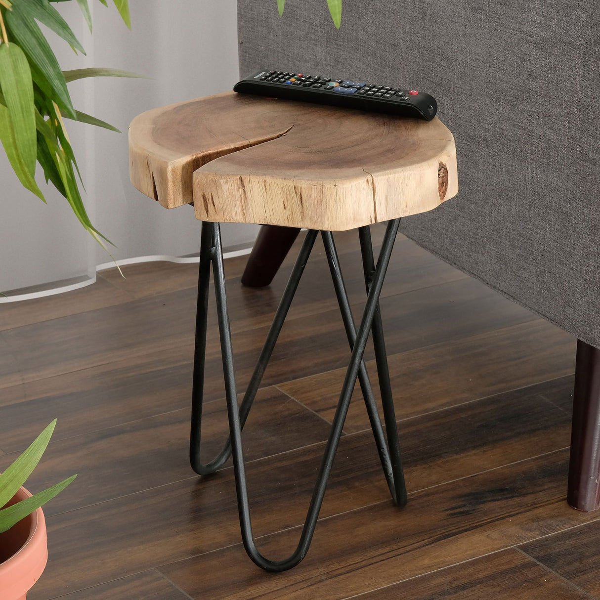 Rustic Accent Round Table With Iron Hairpin Legs