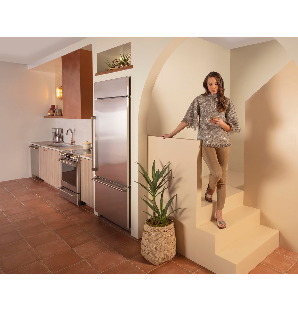 GE UVC9300SLSS - 30 in. Smart Convertible Standard Style Range Hood with 610 CFM, 4 Fan Speeds & 3 LED Lights - Stainless Steel