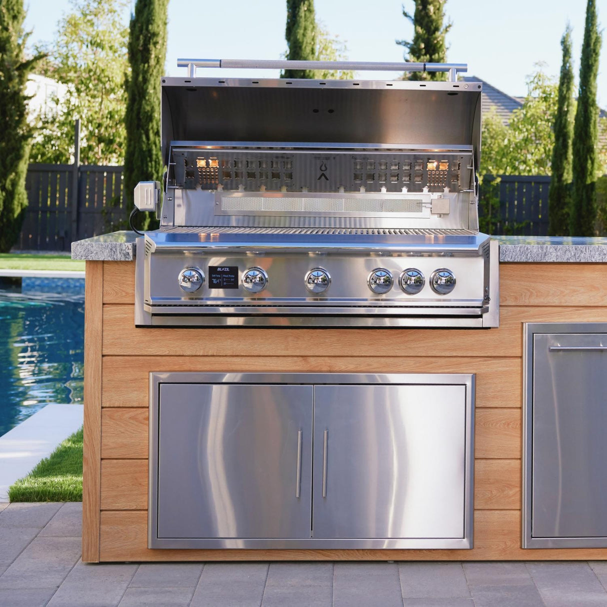 Blaze LTE PRO 40-Inch 5-Burner Built-in Propane Gas Grill w/ Digital Temperature Screen & Rear Infrared Burner - BLZ-5LTEPRO-LP