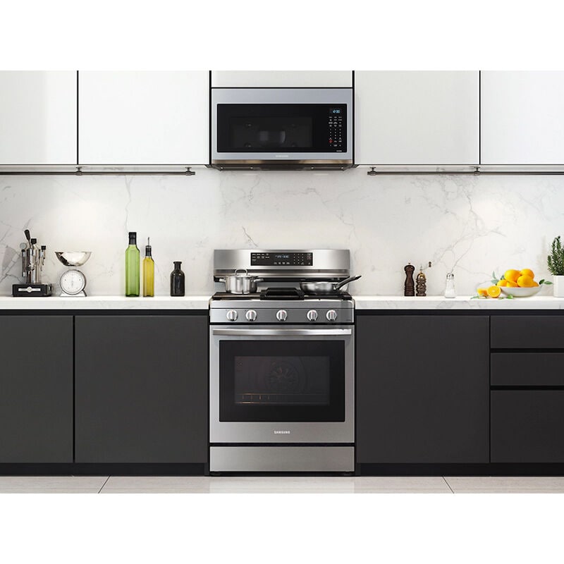 Samsung 30 in. 6 cu. ft. Smart Air Fry True European Convection Gas Range with 5 Sealed Burners & Griddle - Stainless Steel