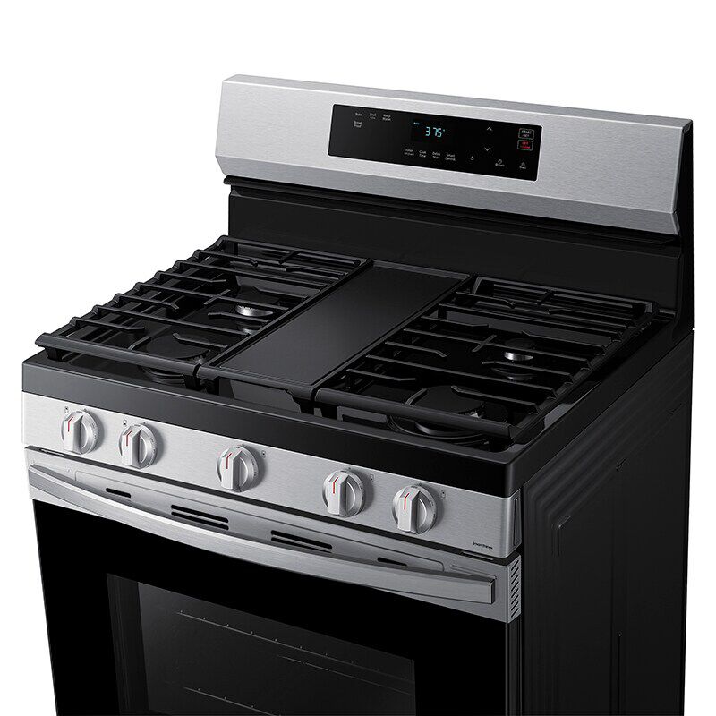 Samsung 30 in. 6 cu. ft. Smart Gas Range with 4 Sealed Burners & Griddle - Stainless Steel