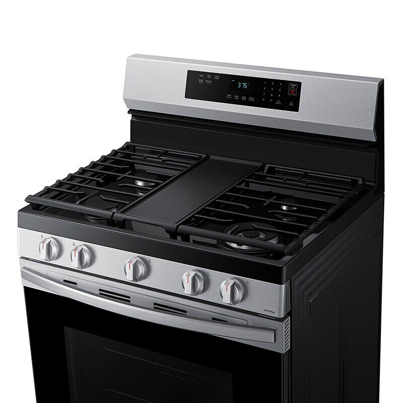 Samsung 30 in. 6 cu. ft. Smart Gas Range with 5 Sealed Burners & Griddle - Stainless Steel
