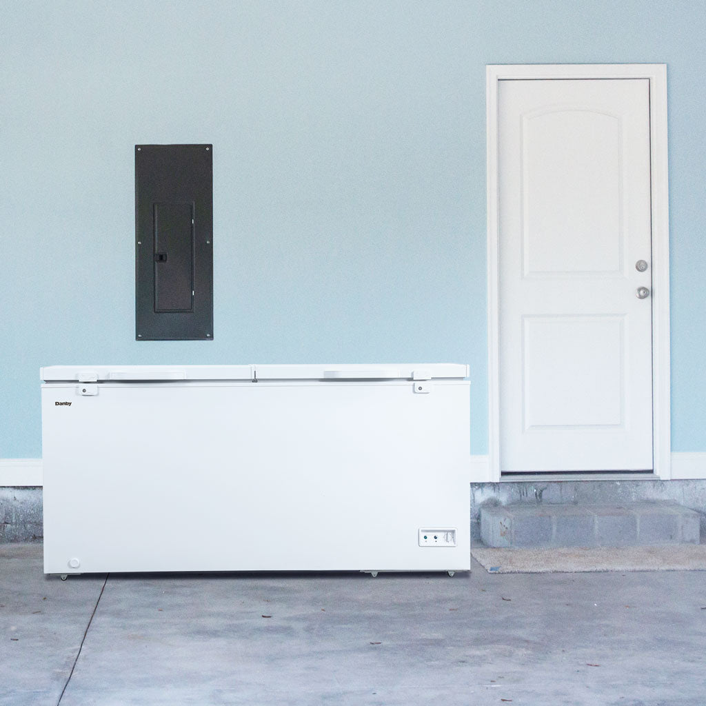 Danby 17.1 cu. ft. Chest Freezer 2 Door in White - (DCFM171A1WDB)