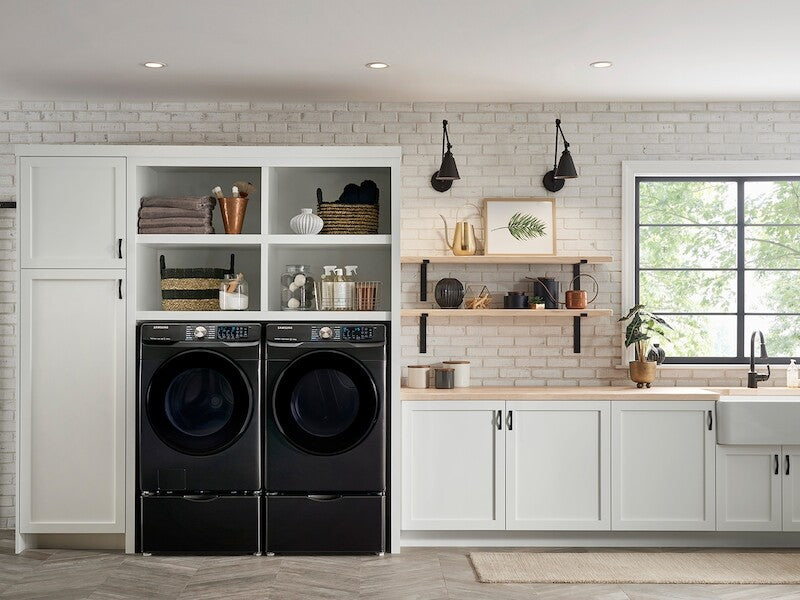 7.5 cu. ft. Smart Gas Dryer with Steam Sanitize+ in Black Stainless Steel - (DVG50R8500WA3)