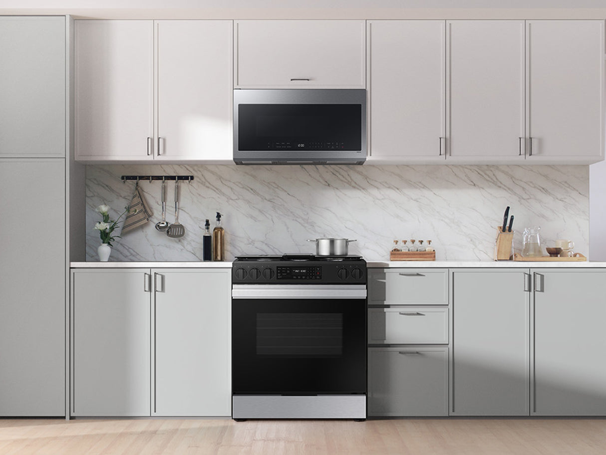 Bespoke 6.0 cu. ft. Smart Slide-In Gas Range with Air Fry & Precision Knobs in Stainless Steel - (NSG6DG8300SRAA)