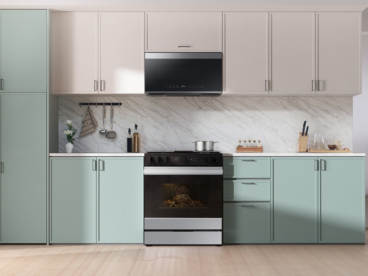 Bespoke 6.0 cu. ft. Smart Slide-In Gas Range with Smart Oven Camera & Illuminated Precision Knobs in Stainless Steel - (NSG6DG8700SRAA)