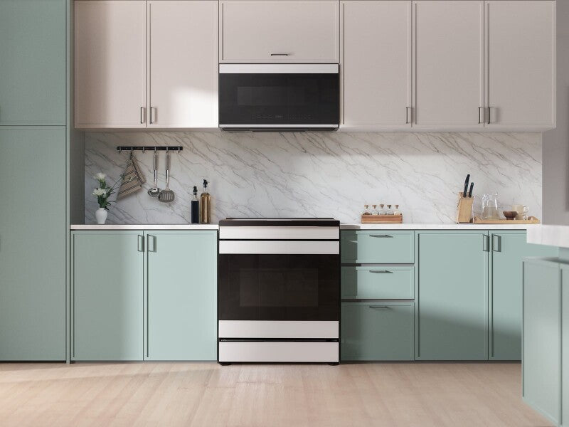Bespoke 6.3 cu. ft. Smart Slide-In Induction Range with AI Home & Smart Oven Camera in White Glass - (NSI6DB990012AA)