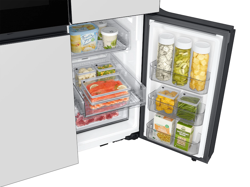 Bespoke 4-Door Flex™ Refrigerator (29 cu. ft.) with Beverage Zone™ and Auto Open Door in White Glass - (RF29DB970012AA)