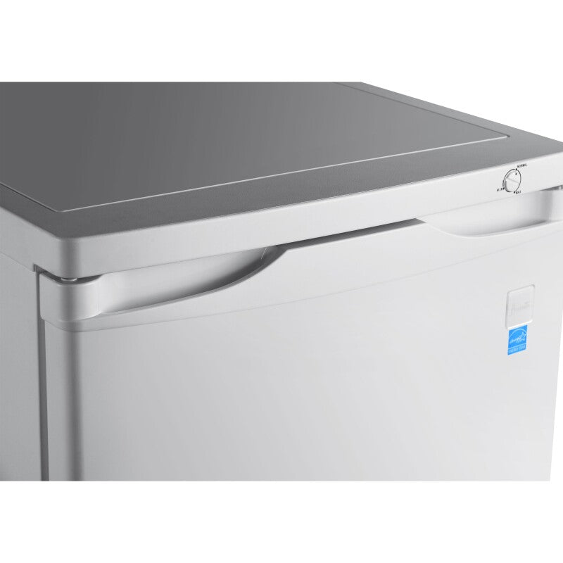 5.8 cu. ft. Vertical Freezer - (VF58B0W) - AVANTI