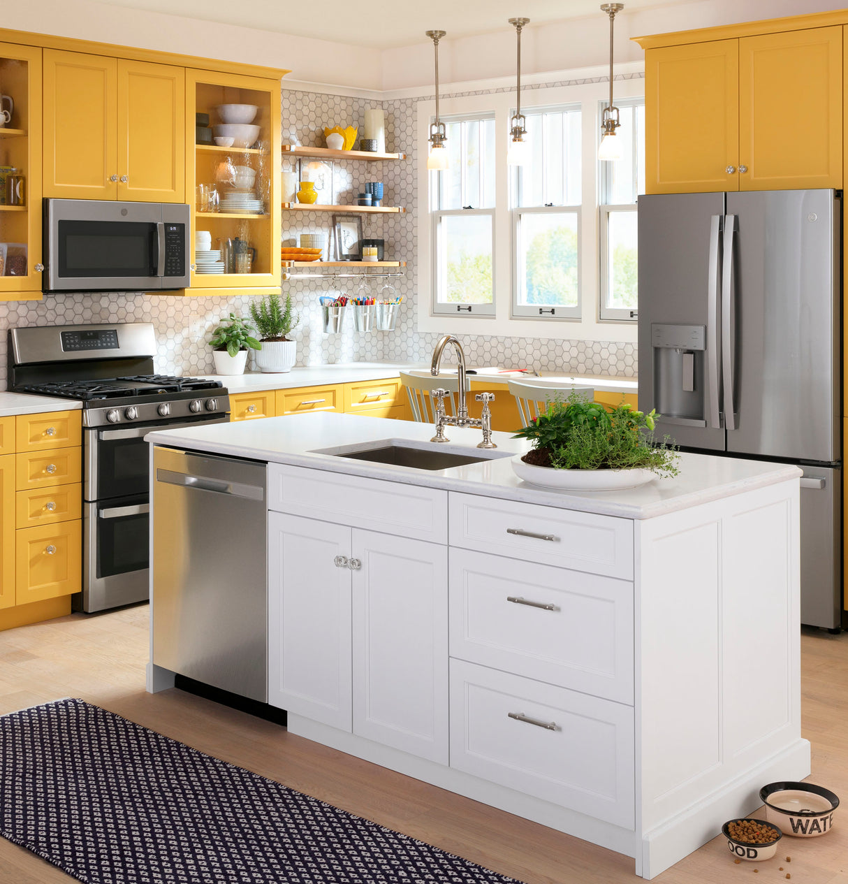 GE(R) ENERGY STAR(R) Fingerprint Resistant Top Control with Stainless Steel Interior Dishwasher with Sanitize Cycle & Dry Boost - (GDP645SYNFS)