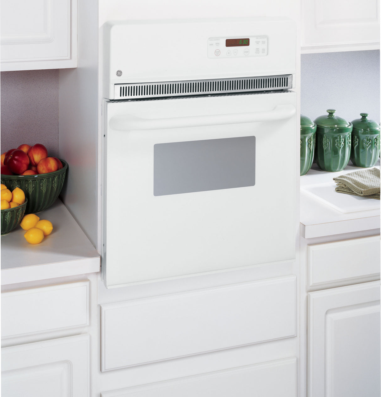 GE JRP20WJWW - 24 in. 2.7 cu. ft. Electric Single Wall Oven - White