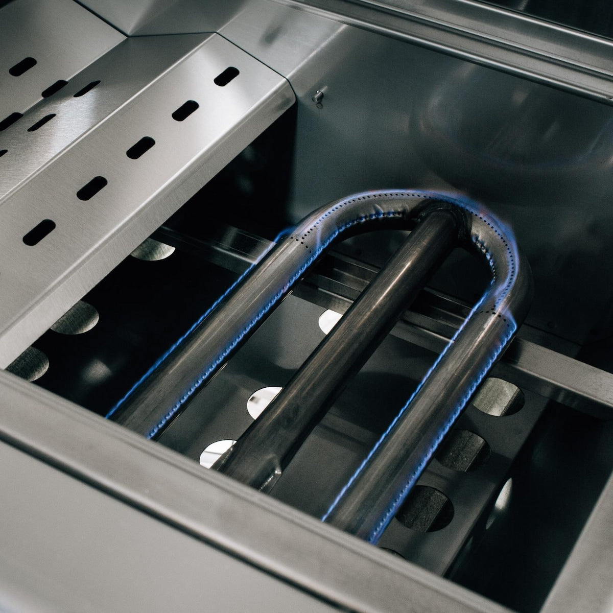 Summerset Builder 30-Inch 2-Burner Natural Gas Grill On Pedestal - SBG30-NG