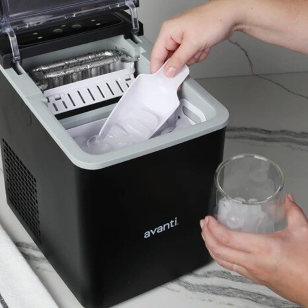 Avanti AVIM2625BK 9" Countertop Ice Maker 2 lbs. Storage Capacity 26 lbs. Daily Production in Black