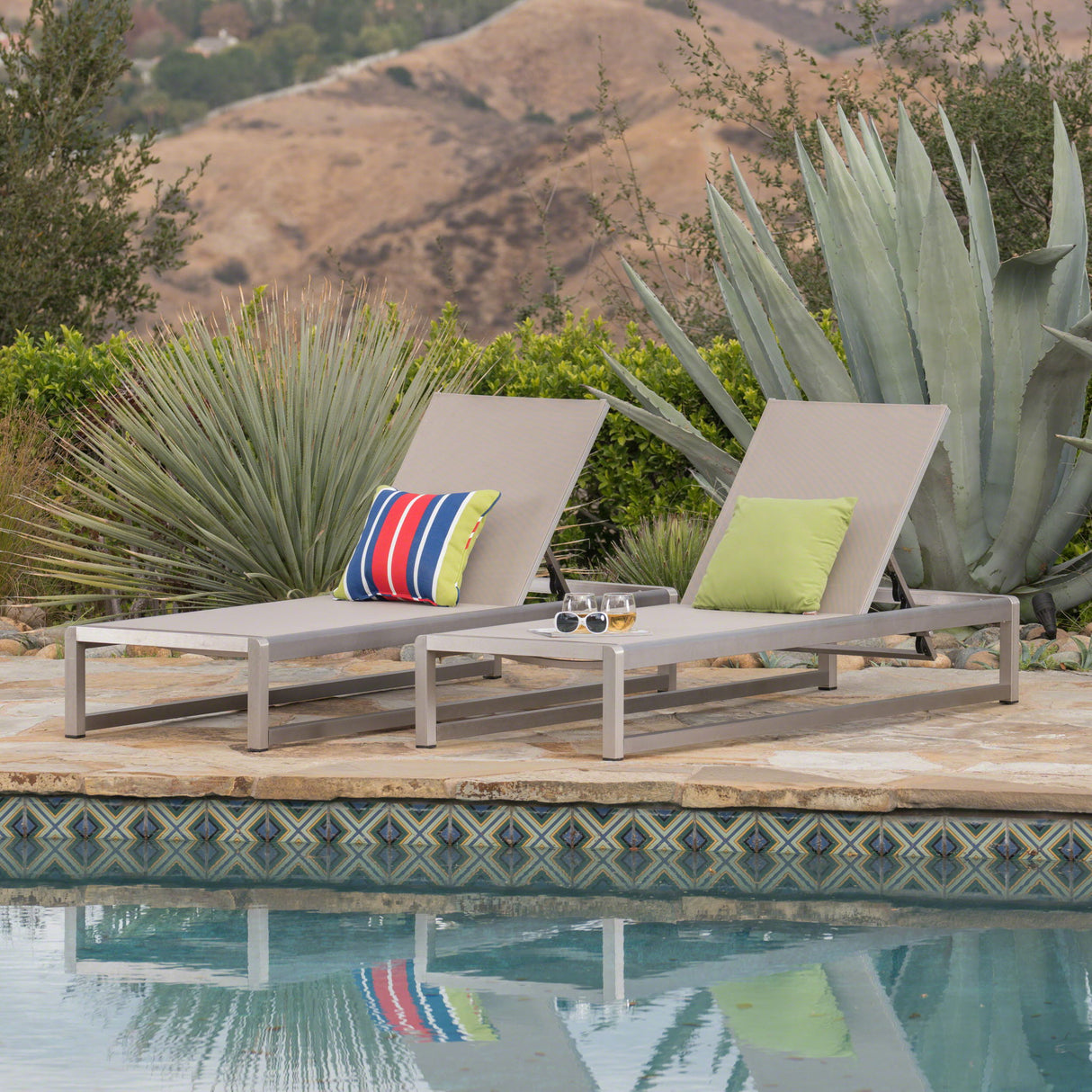 Chaise Lounge With 5 Reclining Positions, Outdoor Patio Lounge Chairs