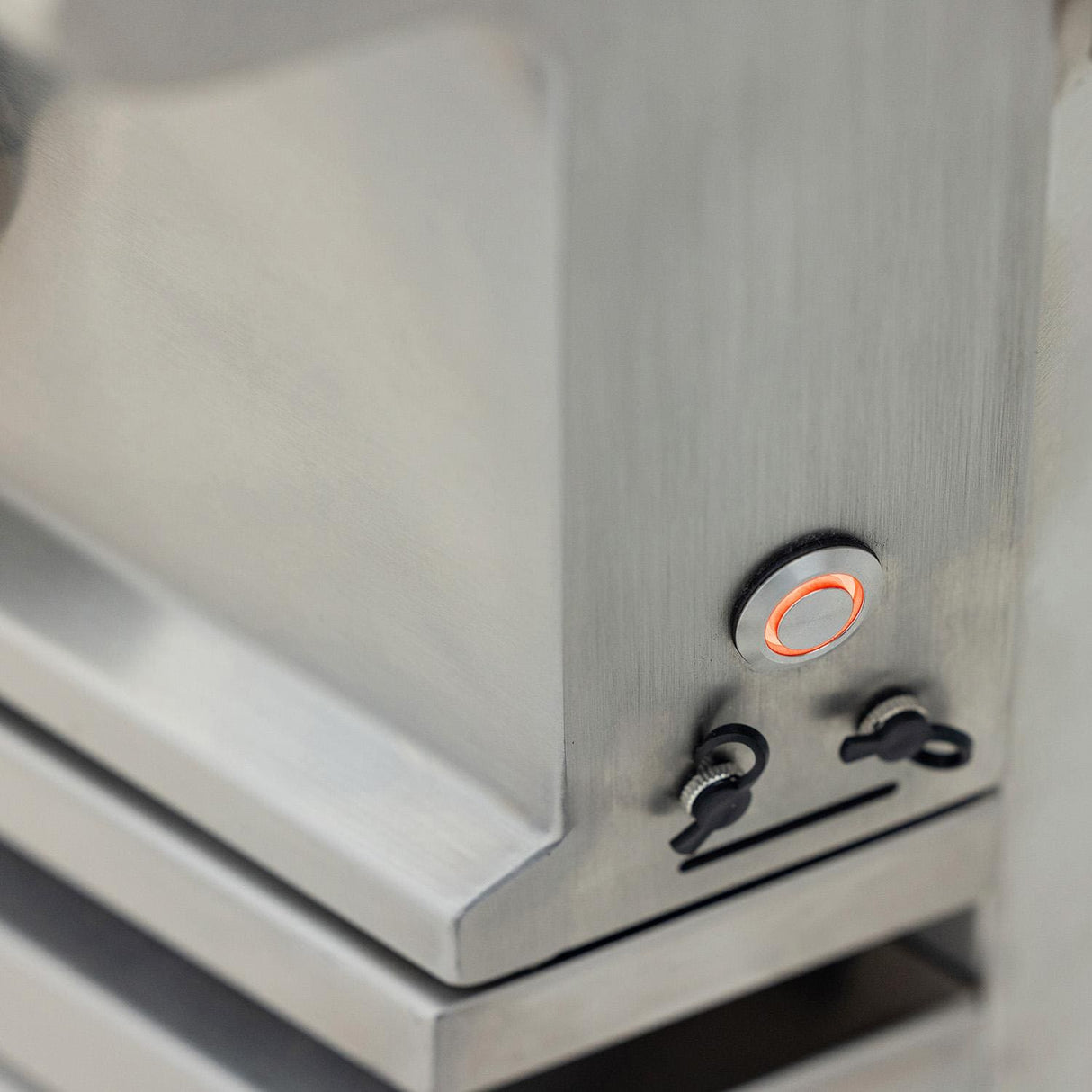 Blaze LTE PRO 40-Inch 5-Burner Propane Gas Grill w/ Digital Temperature Screen & Rear Infrared Burner