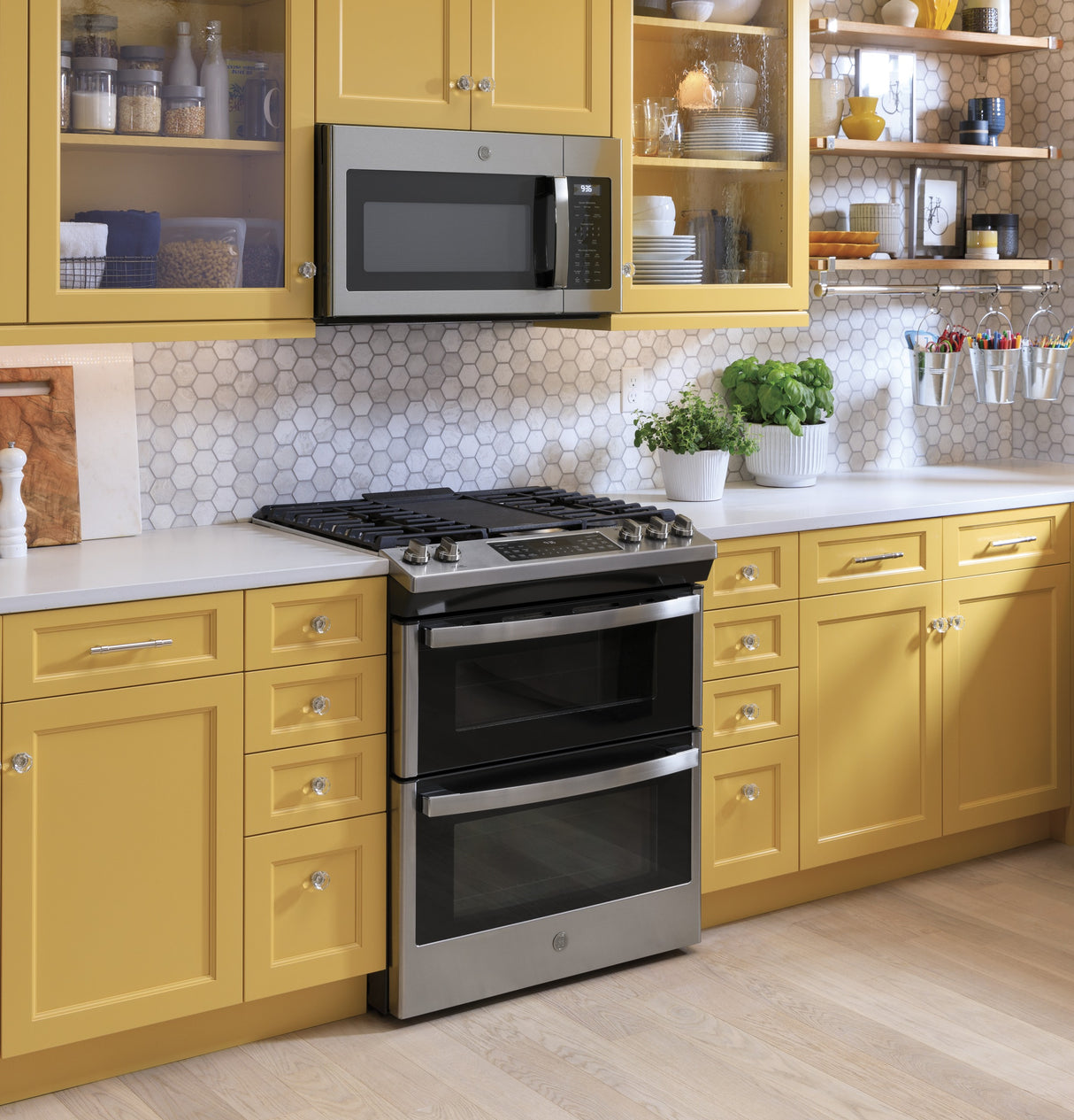 GE JGSS86SPSS - 30 in. 6.7 cu. ft. Air Fry True European Convection Double Oven Slide-In Gas Range with 5 Sealed Burners & Griddle - Stainless Steel