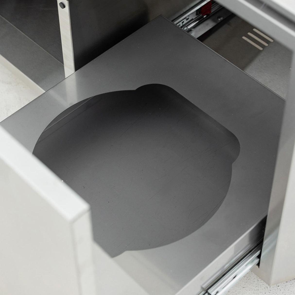 Blaze LTE PRO 40-Inch 5-Burner Propane Gas Grill w/ Digital Temperature Screen & Rear Infrared Burner