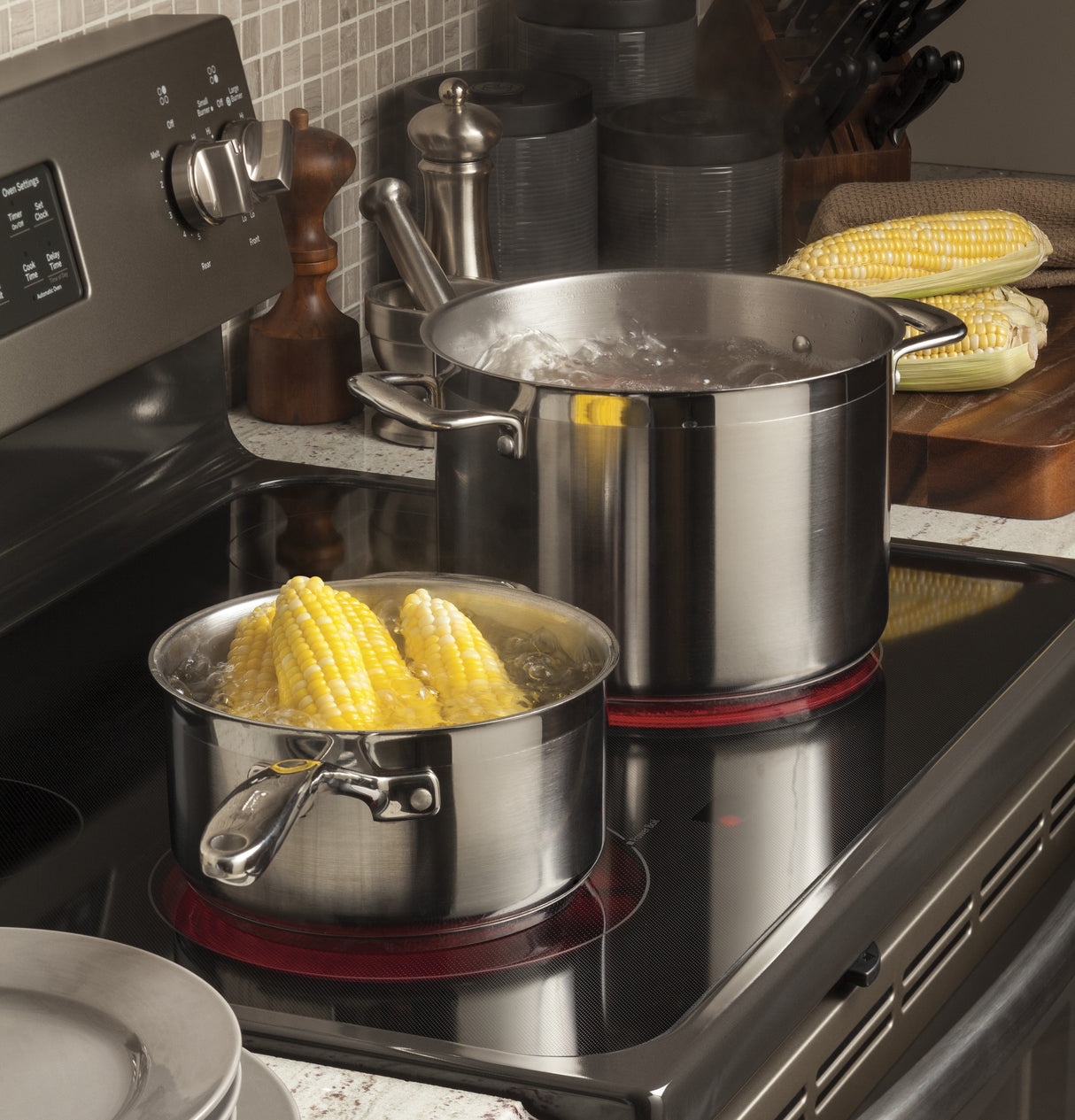 GE(R) 30" Free-Standing Electric Range - (JB645EKES)