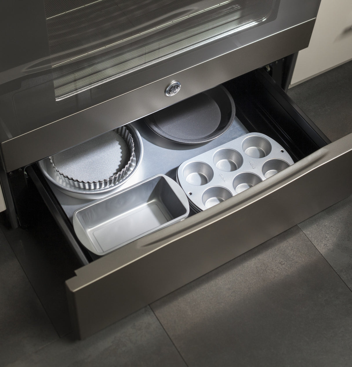 GE(R) 30" Free-Standing Electric Range - (JB645EKES)