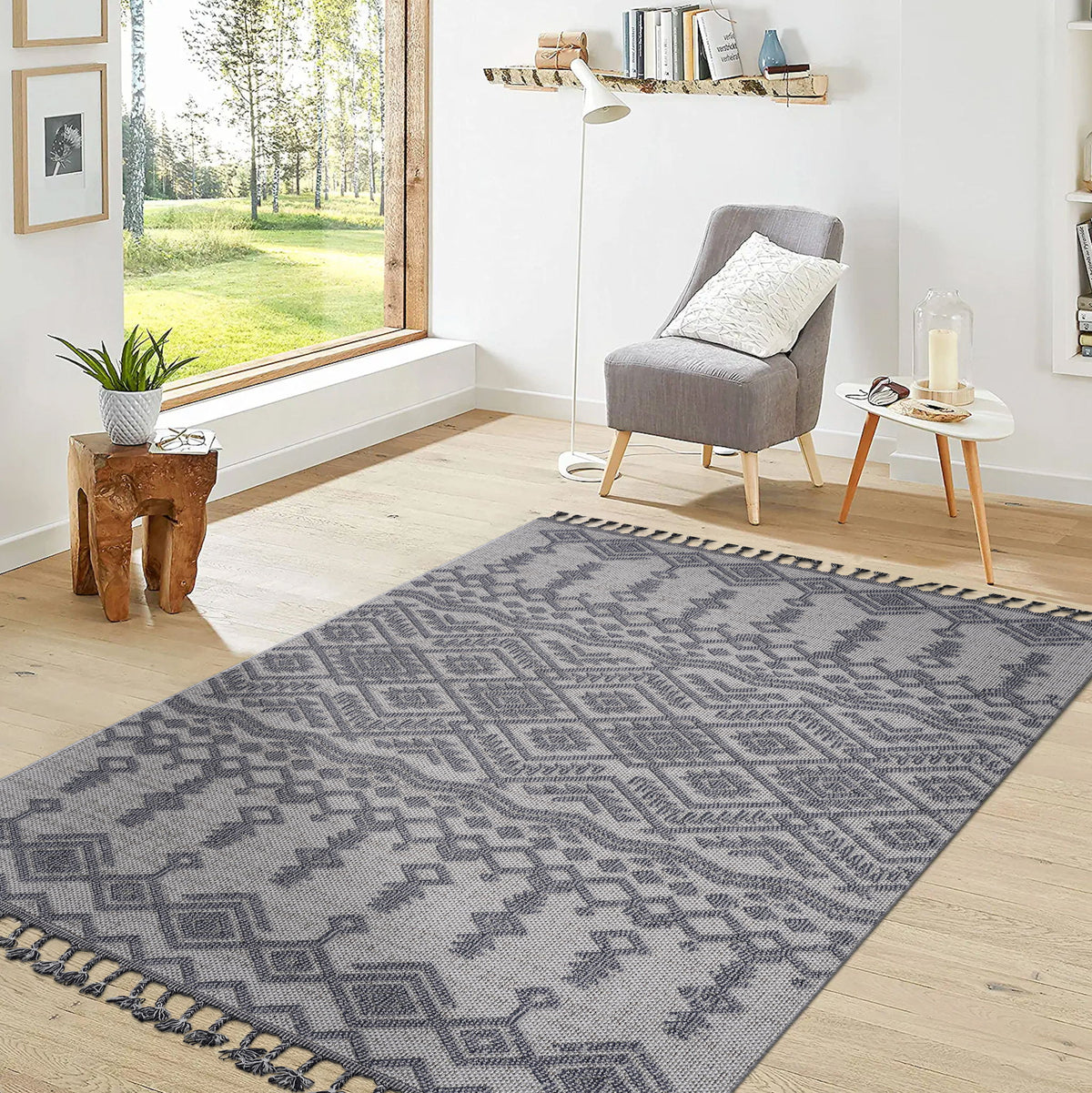 Guros - 6' X 9' Traditional Indoor / Outdoor Area Rug - White / Gray