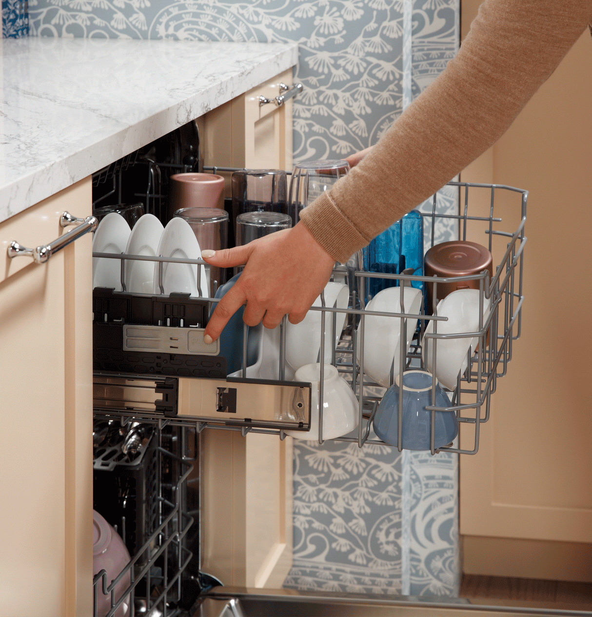 GE GDP670SMVES - 24 in. Top Control Flush-Mount Dishwasher with with Stainless Steel Interior, 45 dBa Sound Level, 3rd-Rack, Dry Boost & Pocket Handle - Slate Sanitize Cycle