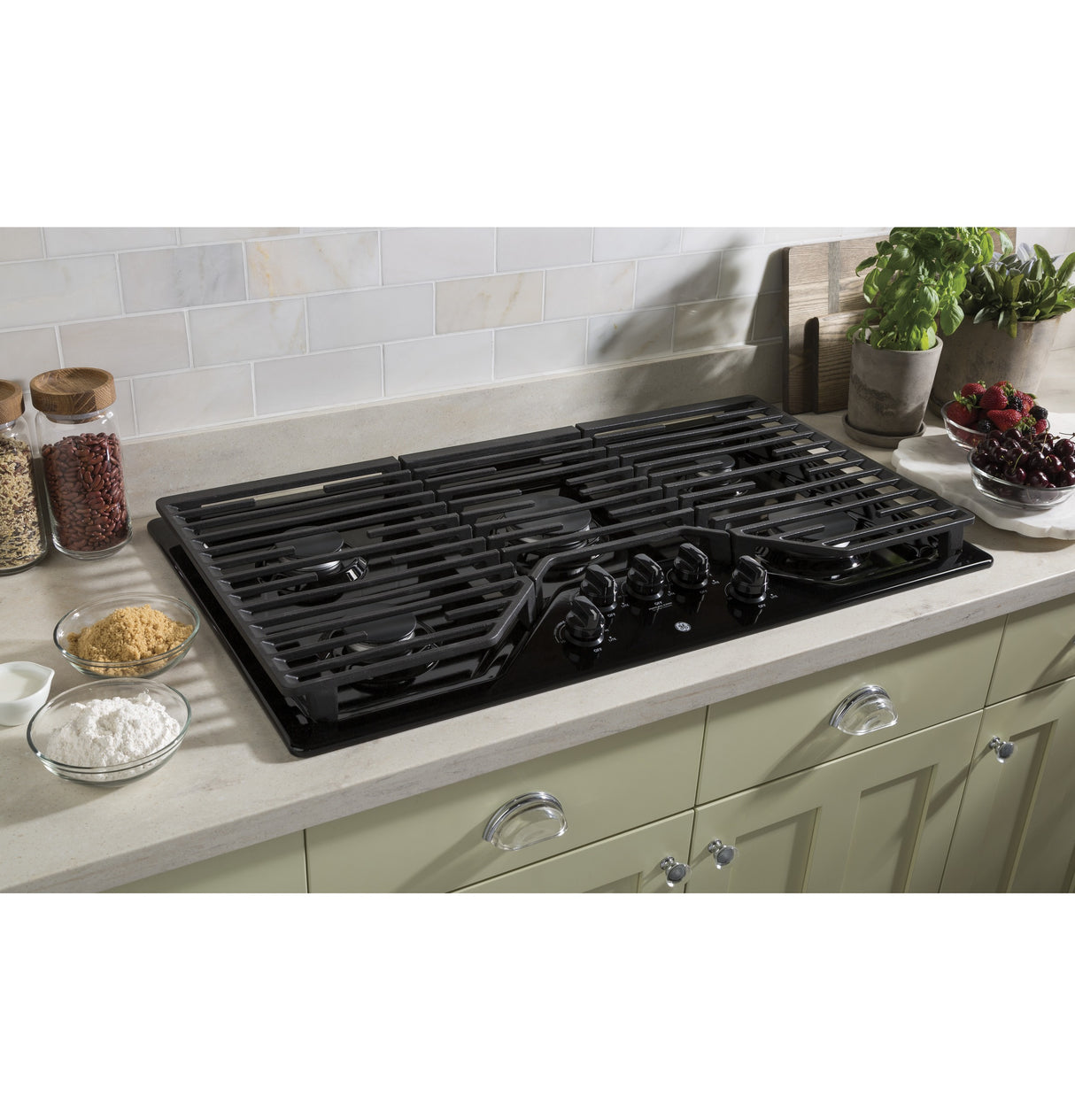 GE JGP5036DLBB - 36 in. 5-Burner Natural Gas Cooktop with Simmer Burner & Power Burner - Black