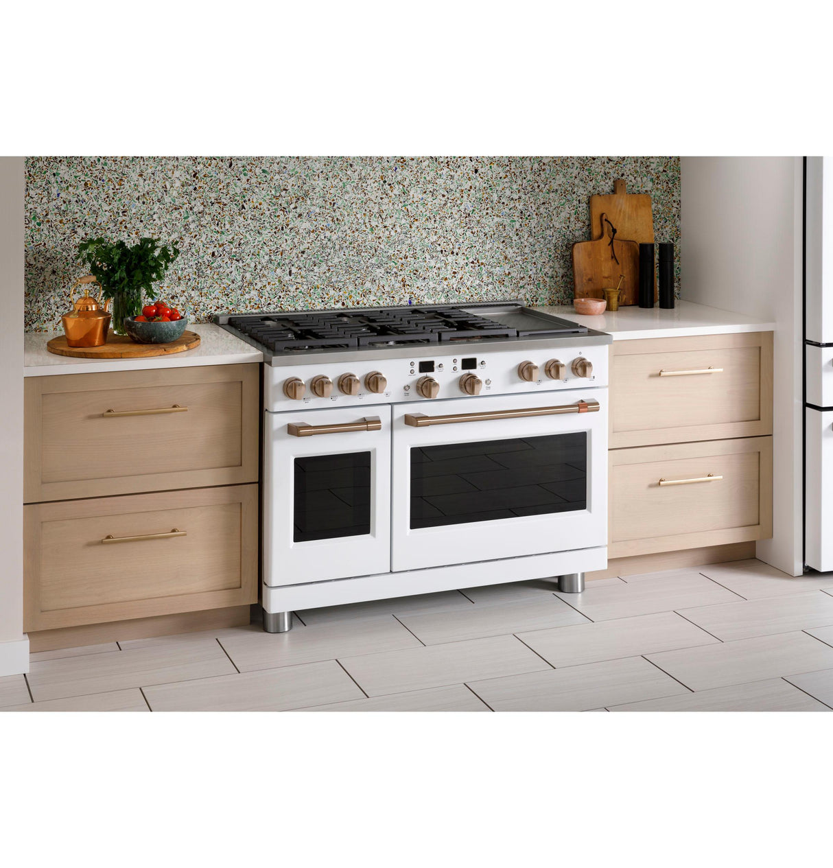 Caf(eback)(TM) 48" Smart Dual-Fuel Commercial-Style Range with 6 Burners and Griddle (Natural Gas) - (C2Y486P4TW2)
