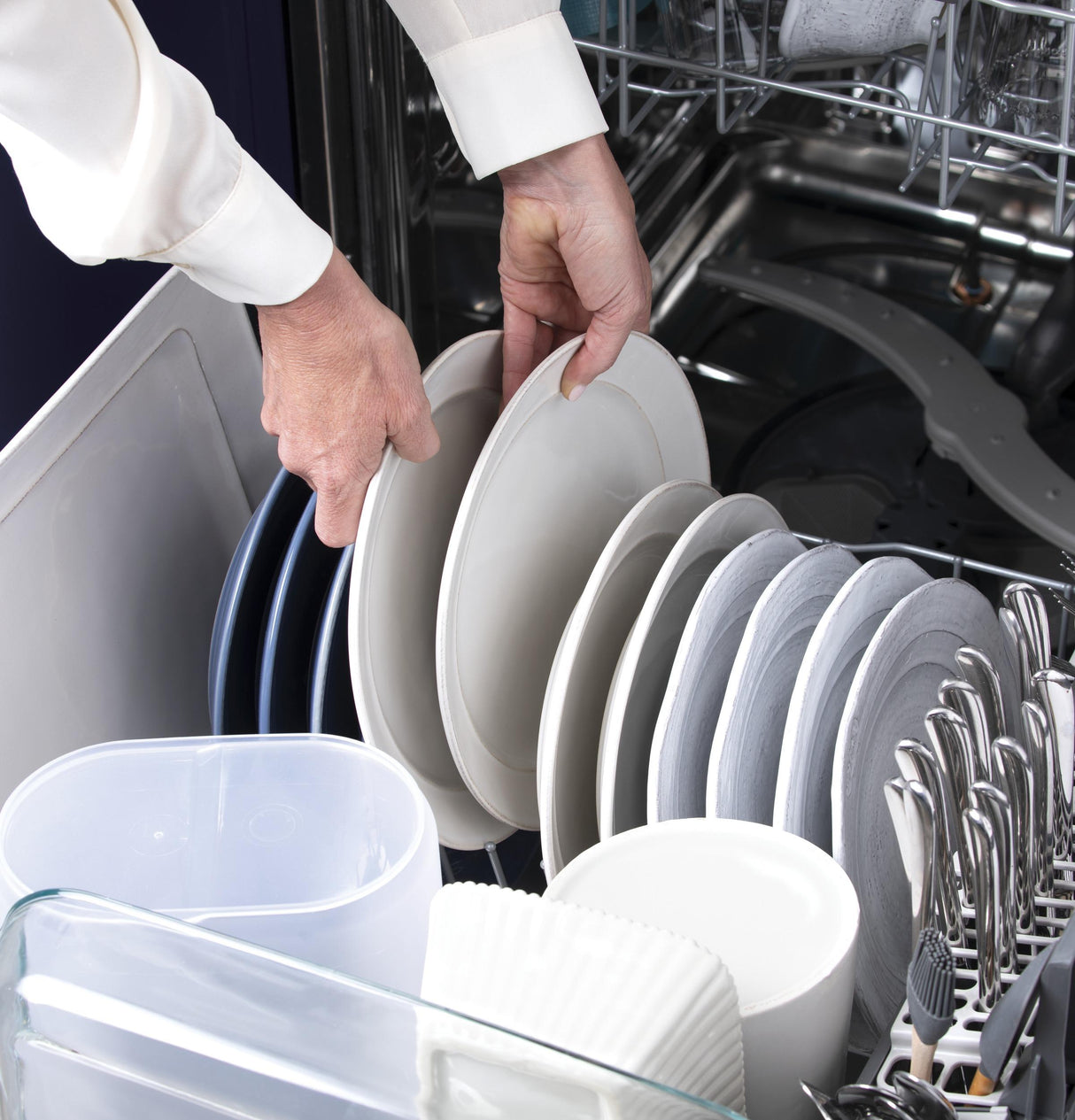 GE(R) ENERGY STAR(R) Top Control with Stainless Steel Interior Dishwasher with Sanitize Cycle & Dry Boost with Fan Assist - (GDT665SSNSS)