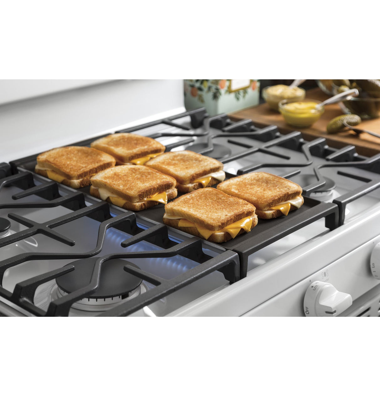 GE JGBS66DEKWW - 30 in. 5 cu. ft. Gas Range with 5 Sealed Burners & Griddle - White