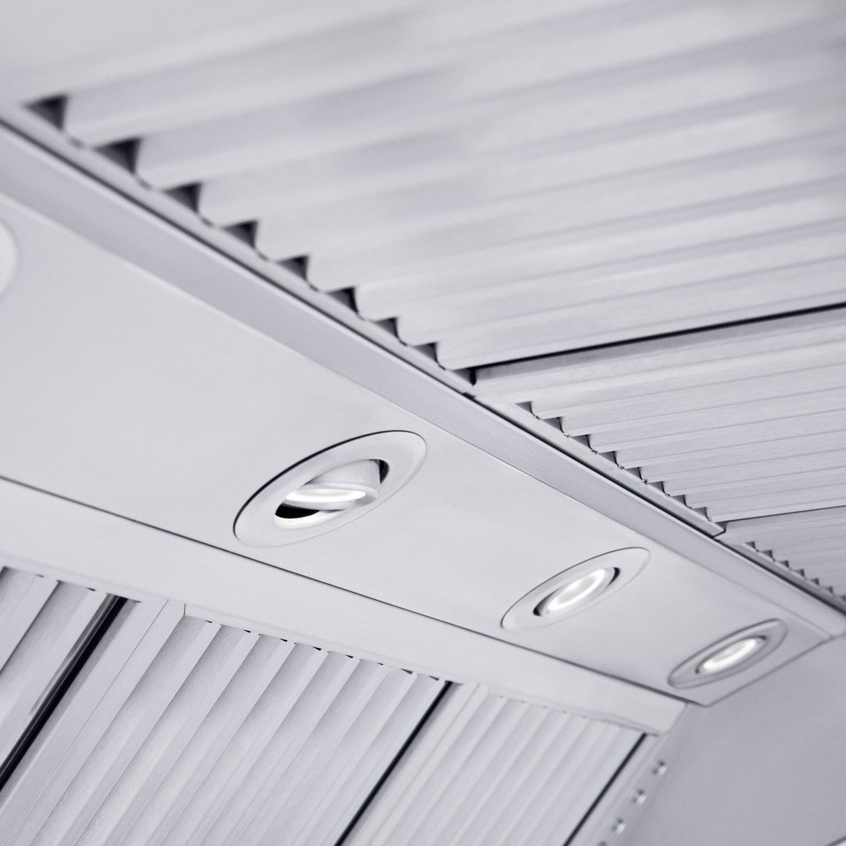 ZLINE Professional Convertible Vent Wall Mount Range Hood in Stainless Steel with Crown Molding (587CRN) - (587CRN48)