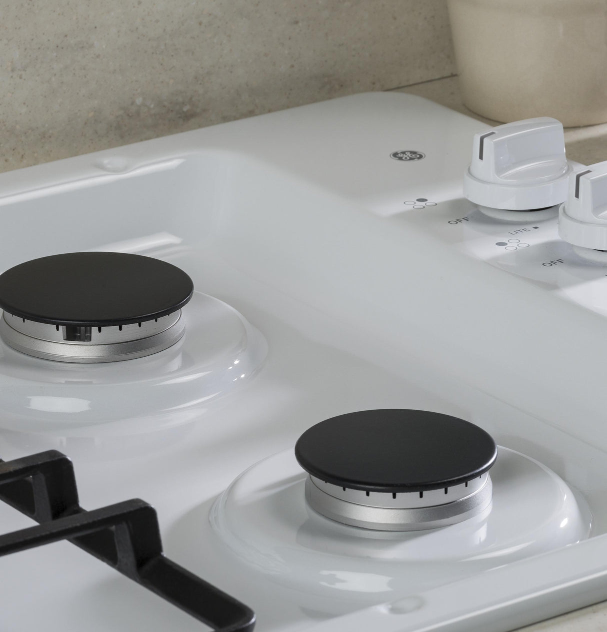 GE JGP3030DLWW - 30 in. 4-Burner Natural Gas Cooktop with Simmer Burner & Power Burner - White