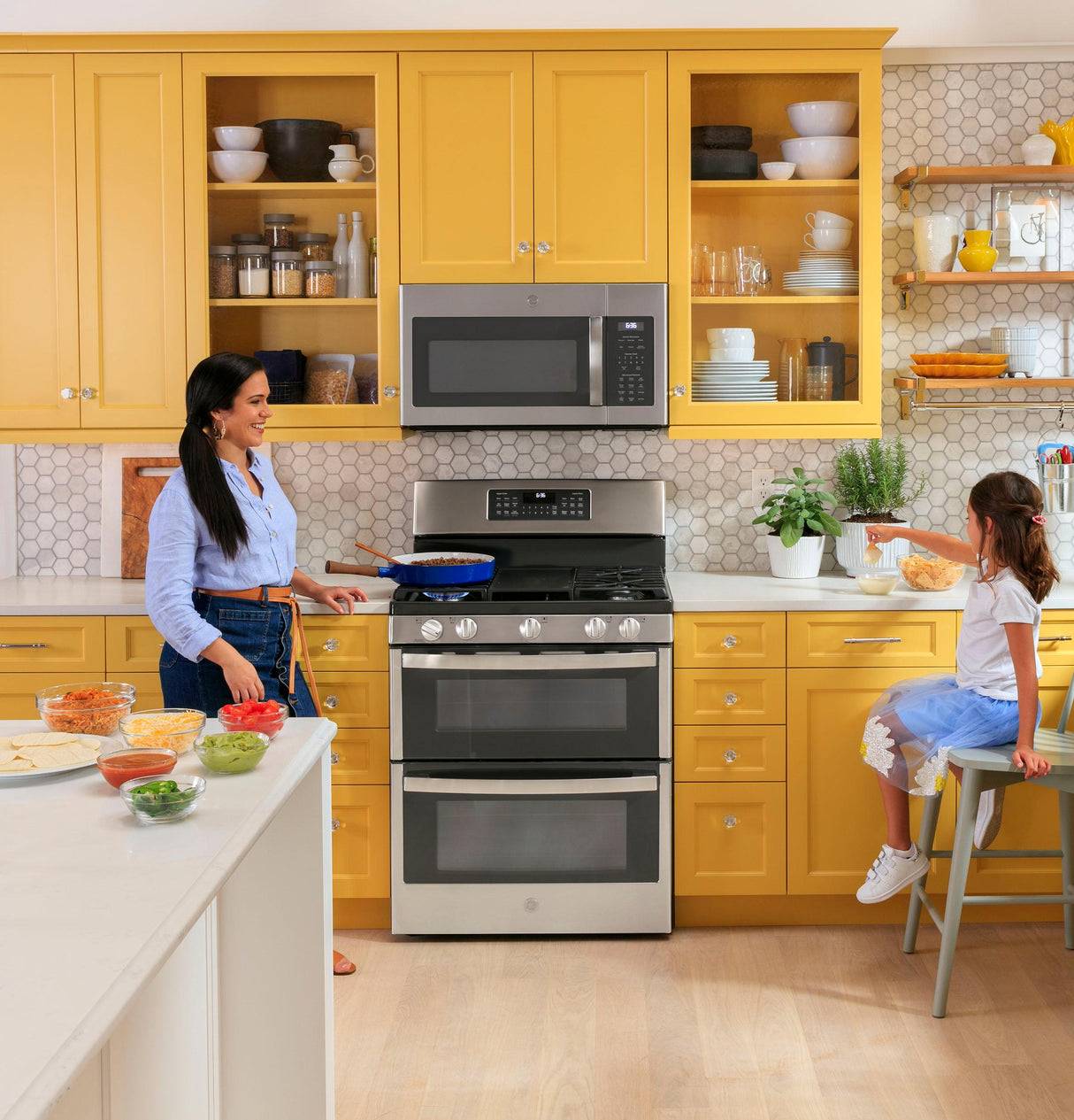 GE JGBS86SPSS - 30 in. 6.8 cu. ft. Air Fry True European Convection Double Oven Gas Range with 5 Sealed Burners & Griddle - Stainless Steel